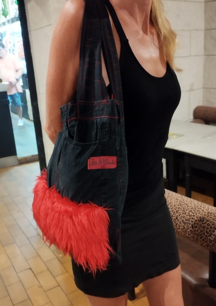 Sac fourre-tout punk rock      " dors debout " Pièce unique créateur up'cycling custom refashion